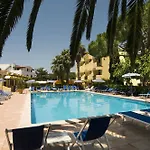 Отель Le Canne Family &