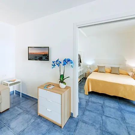 Le Canne Family & Отель Форио