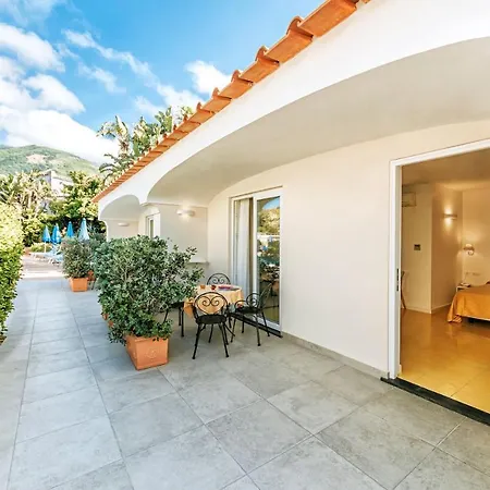 Отель Le Canne Family & 3*