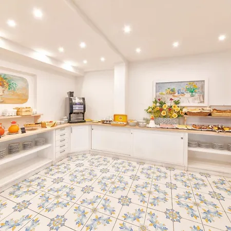 Le Canne Family & Отель Форио