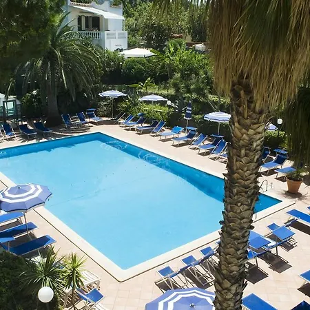 Отель Le Canne Family &