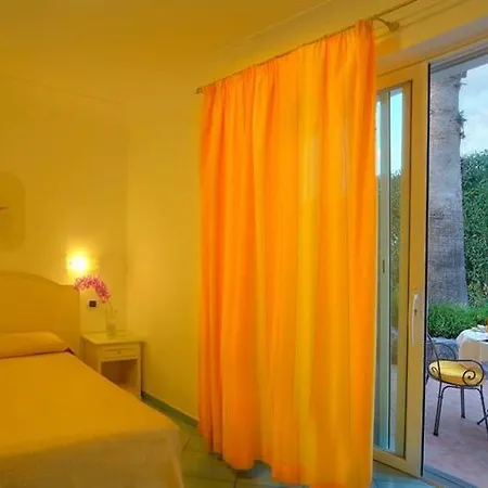 Le Canne Family & Hotel